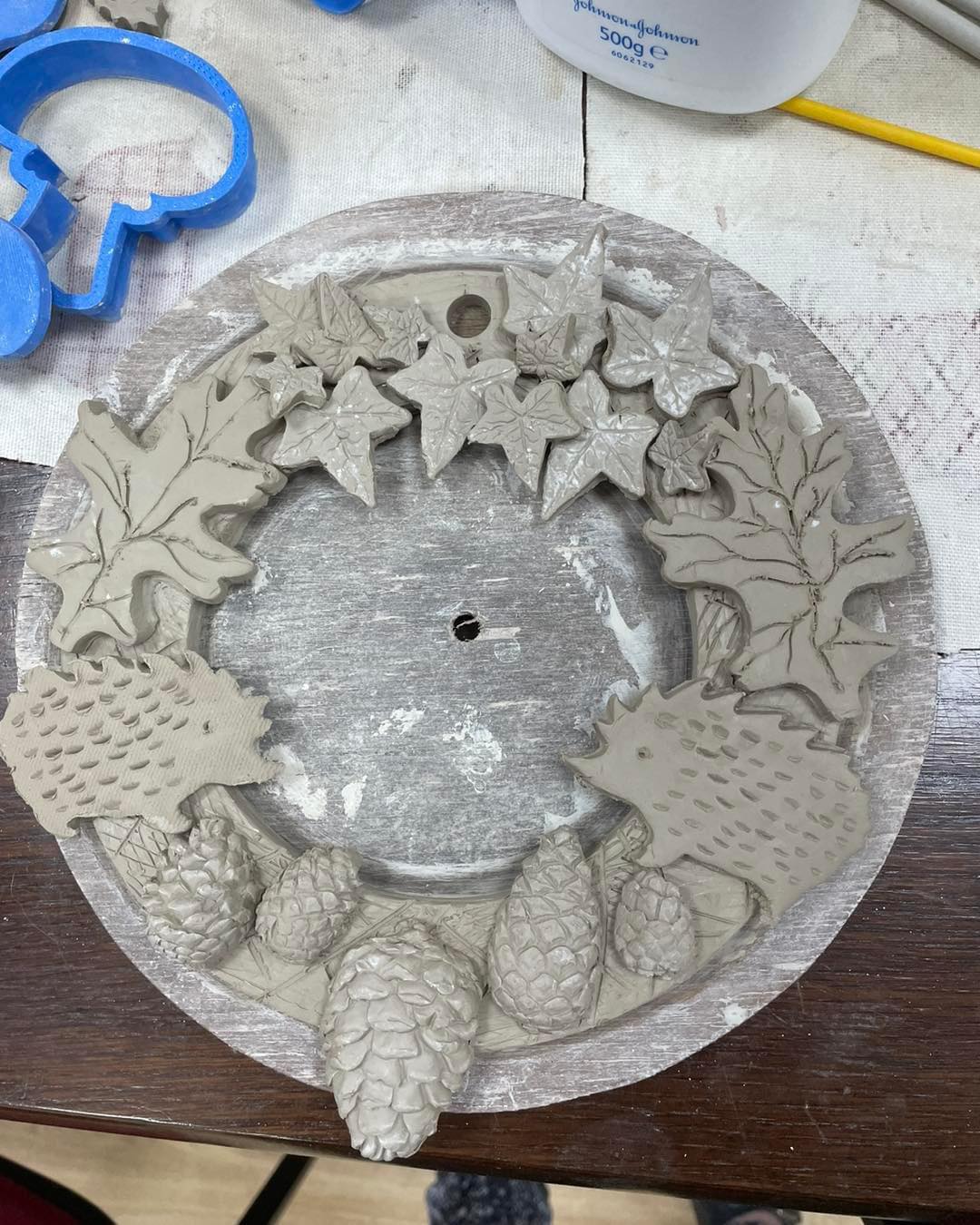 Ceramic Christmas wreath workshop with Pot A Phaent